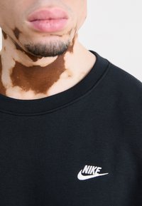 Nike Sportswear CLUB CREW - Športni pulover - black