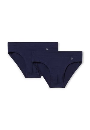 Zwei Paare navyblaue Baumwollslips mit glatter Textur, kontrastierenden Nähten und einem gestickten Logo am Bund.