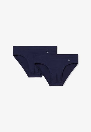 Zwei Paare navyblaue Baumwollslips mit glatter Textur, kontrastierenden Nähten und einem gestickten Logo am Bund.