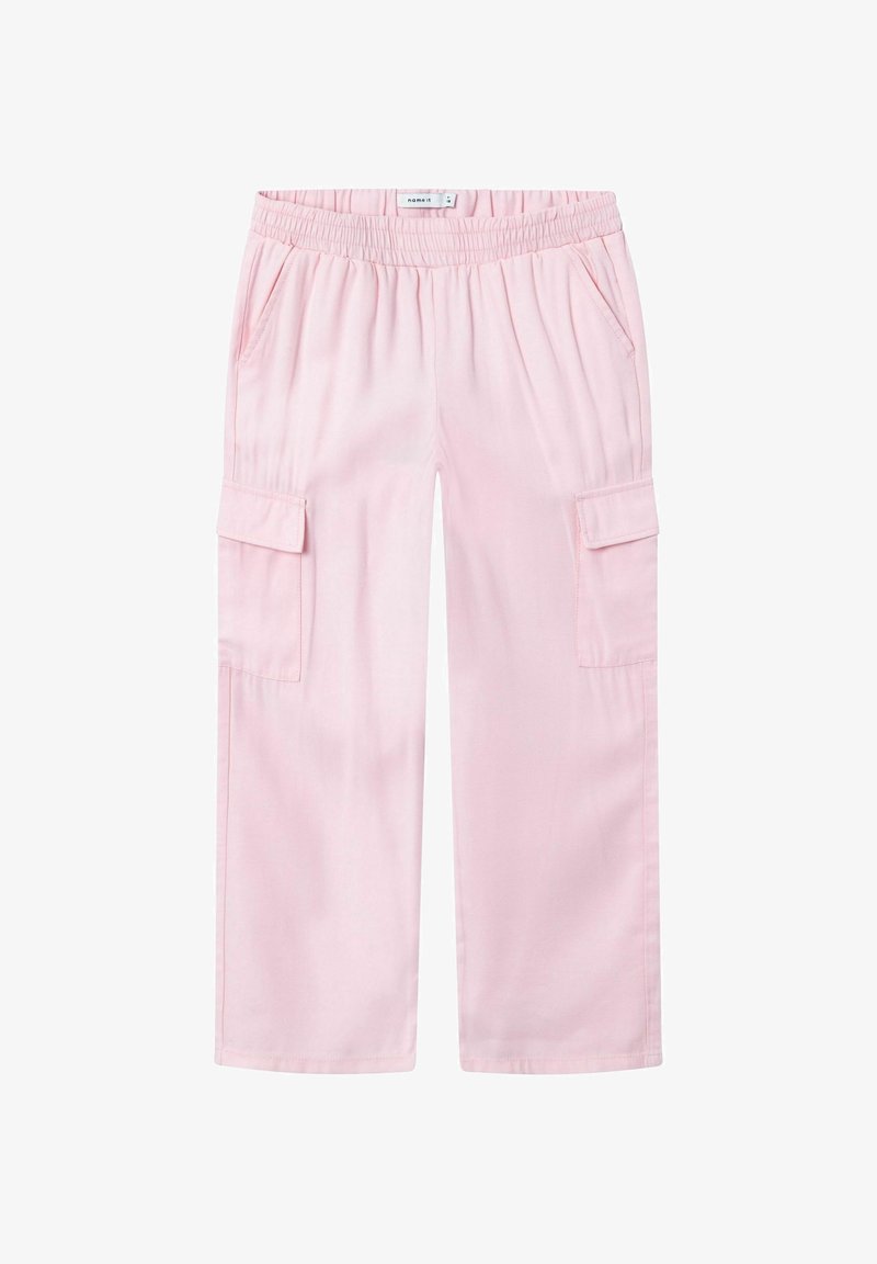 Pantalon cargo rose avec une taille élastique, des poches latérales et deux grandes poches cargo, fabriqué en tissu doux avec une texture lisse.
