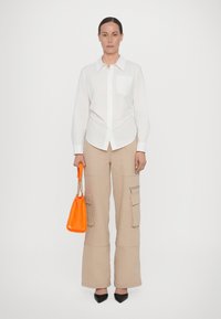 Love Moschino GRACEFUL - Rankinė - natural/orange