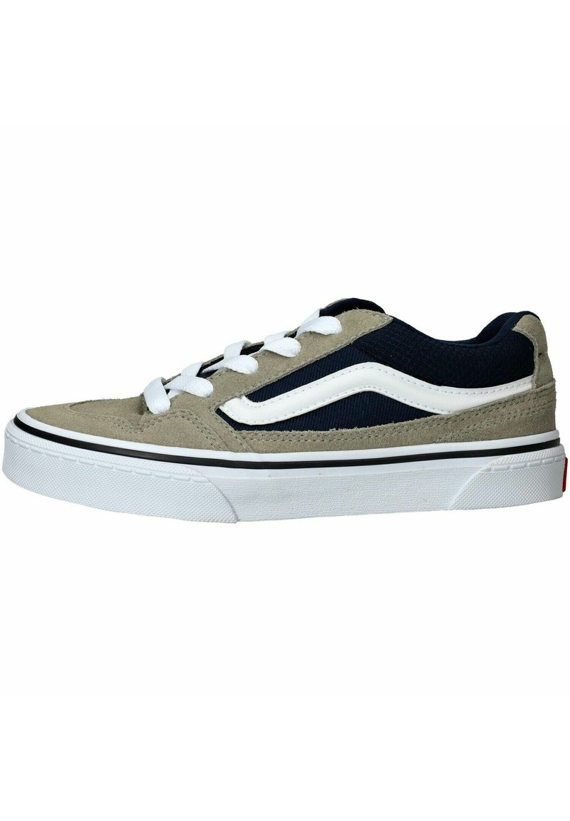 Zapatillas de lona y ante que presentan una combinación de colores beige y azul marino, con cordones blancos, logo en el lateral y una suela de goma texturizada con acentos negros.