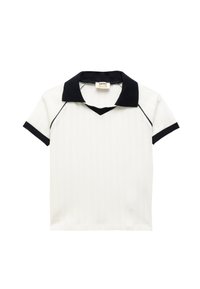 Witte polo shirt met korte mouwen en een zwarte kraag, V-hals ontwerp, ribbelstructuur en gedetailleerde verticale strepen.