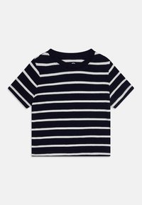 Kortärmad marinblå t-shirt med horisontella vita ränder, rund halsringning och mjukt bomullstyg. Klassisk avslappnad design.