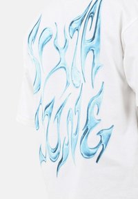 Unausgewählt, white