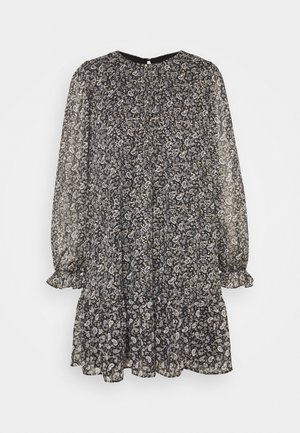 Robe noire semi-transparente avec imprimé paisley, jupe évasée, poignets élastiqués et col rond. Tissu texturé avec des accents froncés.