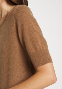 Repeat T-shirt basic