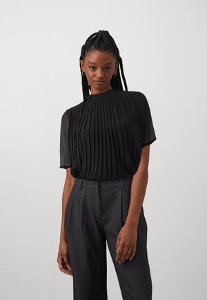 Object OBJMILA 2/4 PLISSE DIV - Camicetta - black
