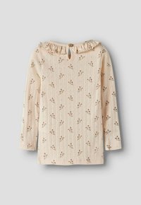 Crèmekleurig longsleeve peutershirt met kleine bruine bloemenprints, verticale eyelet-strepen, een gerimpelde kraag en een knoopsluiting aan de achterkant.