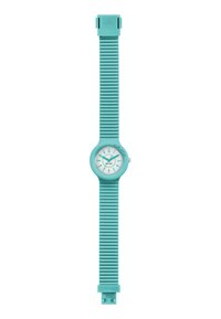 Une montre en silicone turquoise avec un cadran rond, un bracelet strié et un cadran blanc comportant des chiffres et des aiguilles noires. Boucle à l'extrémité.