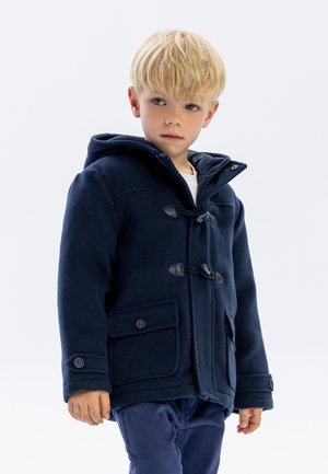 Veste en polaire bleu marine à capuche avec fermetures à bascule, deux poches avant et une texture lisse. Dispose d'un intérieur doublé pour plus de chaleur.