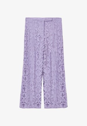 Spitzen-Culottes in Helllila mit filigranen Blumenmustern. Ausgestellte Form mit glattem Taillenbund. Leichter, halb transparenter Stoff.