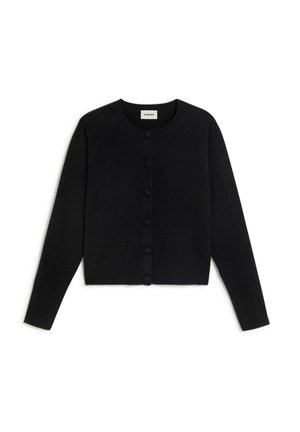 Schwarze, kurz geschnittene Strickjacke aus Strickmaterial; mit langen Ärmeln, gerippten Bündchen und Saum sowie sechs runden Knöpfen vorne.