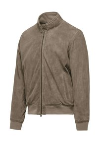 Giacca bomber in suede marrone con colletto alto, zip frontale e tasche laterali. Presenta polsini a coste e una texture liscia.