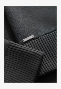 Seleccionado, graphite