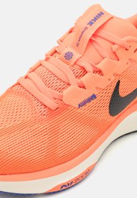 Nike Performance STRUCTURE 25 - Zapatillas running asfalto - hyper crimson/black/astronomy blue/pale ivory/safety orange/metallic grey