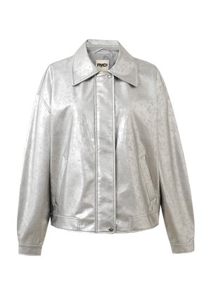 Zilverkleurige metalen jas met een kraag, lange mouwen en twee zijzakken. Voorzien van een knoopsluiting en een gladde textuur.