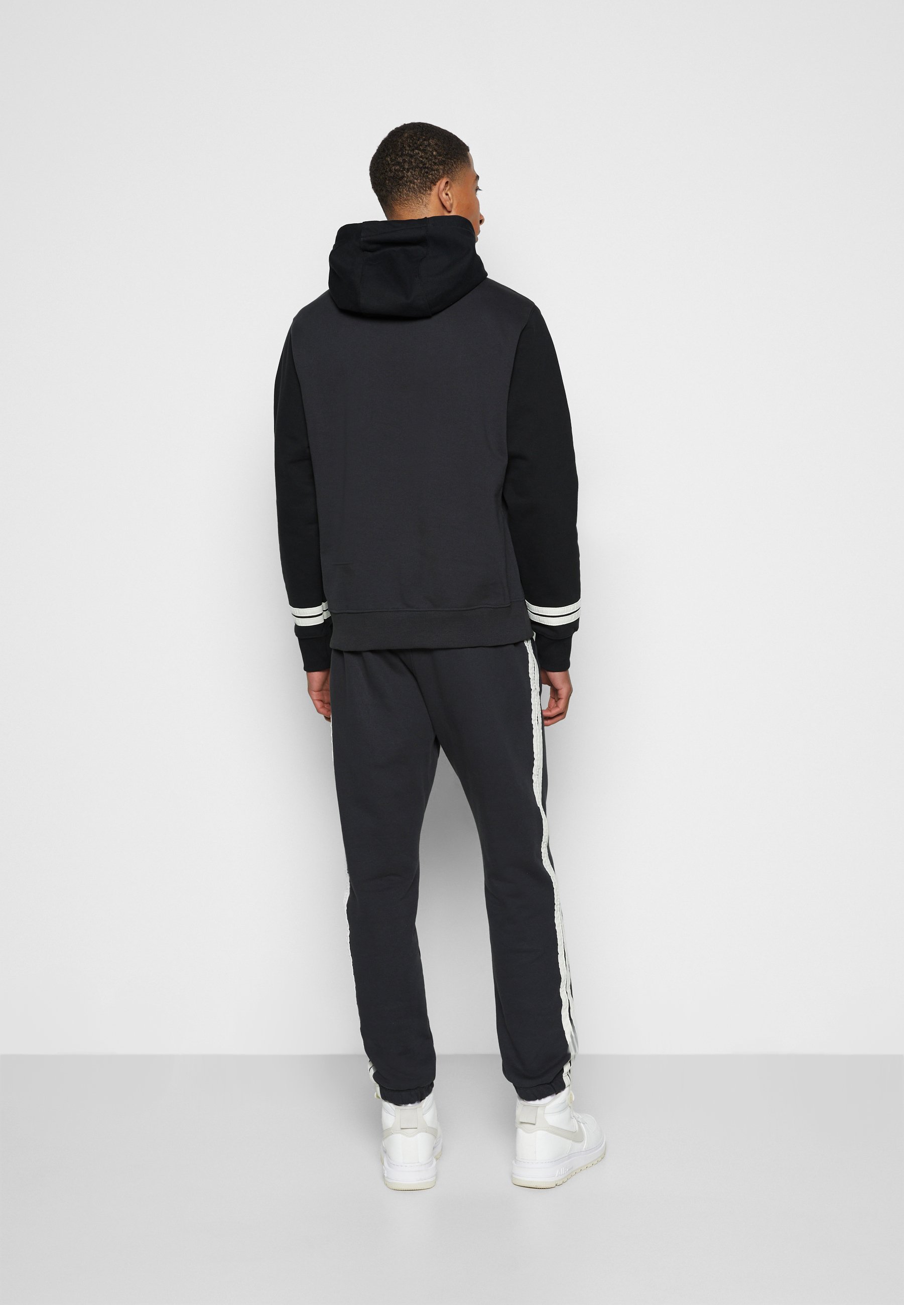 nike writing sweatshirt