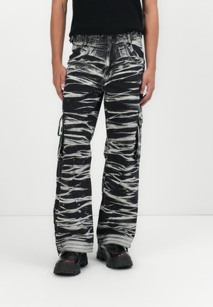 CREASED WASH TROOPER - Cargohose - black/white