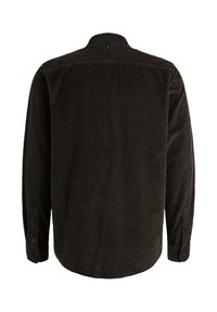 Camisa de pana verde oscuro con mangas largas, puños de botón, un yugo trasero y textura de canalé vertical. Presenta un dobladillo y un cuello redondeados.