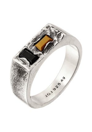 Silver textured band ring with rectangular black and amber stones set side by side, engraved inside with "JGJ 925 Ag".