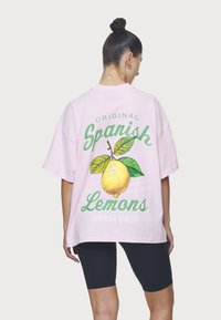 Pegador CHAPI HEAVY OVERSIZED TEE - Print T-shirt - washed bubblegum