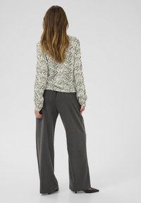 Kaffe DITTE - Pluus - black oyster turtledove animal