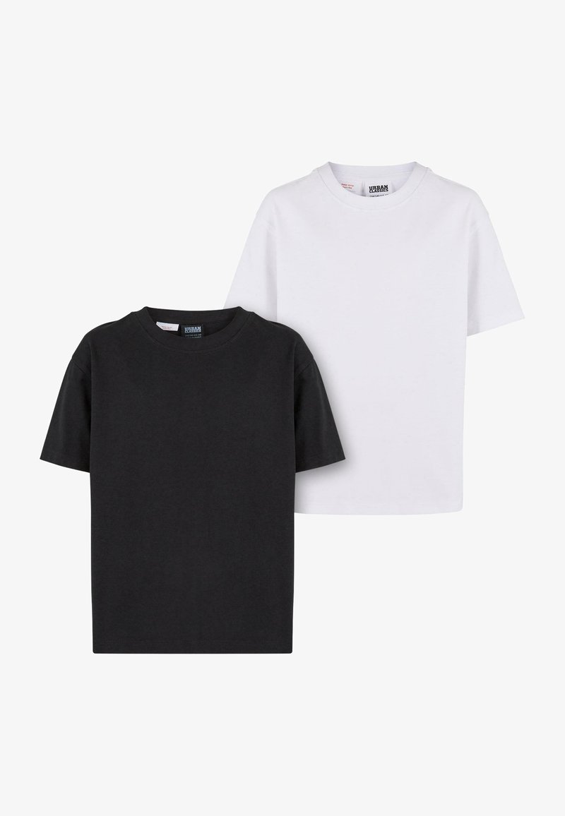 Du sutrumpinti rankoviai marškiniai juodos ir baltos spalvos, pagaminti iš medvilnės. Kiekvienas turi apvalų iškirpimą ir įprastą siluetą, be matomų raštų ar akcentų.