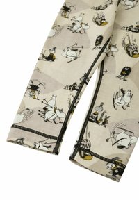 Legginsy w motywy Moomin w jasnobeżowym materiale z czarnymi akcentami. Posiadają zabawne nadruki postaci oraz płaskie szwy dla większego komfortu.