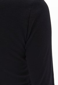 Unselected, black