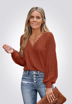 MIT V AUSSCHNITT ÜBERBACKENER LANGE ÄRMEL GEBÄNDERTE MANSCHETTEN SCHICKES ELEGANTES - Blouse - ochre