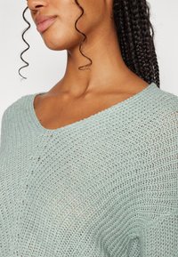 JDY JDYNEW MEGAN  PULLOVER - Maglione - abyss detail:w.white ply