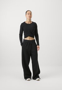 Champion EMOTIONAL DANCE WIDE LEG PANTS - Treniņtērpa apakšdaļas - black
