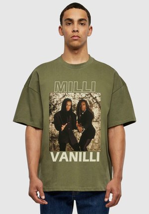 Merchcode UNISEX MILLI VANILLI - BAND PICTURE 1 ULTRA HEAVY - Nyomott mintás póló - olive