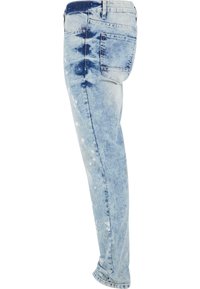 Jeans en denim bleu clair avec un délavage usé, des détails déchirés et une coupe fuselée. Cinq poches avec des accents de couture.