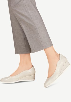 TAMARIS PUMPS - Wedges - silver pearl