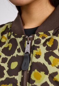 Alpha Industries MA-1 CAMO - Bombejakke - olive