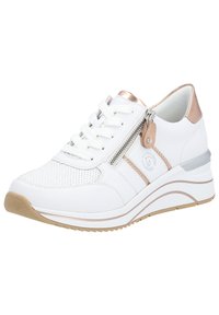 Sneaker bianco con tomaia in mesh testurizzato, dettagli in metallo oro rosa, chiusura con lacci, zip laterale e suola imbottita con una leggera curvatura.