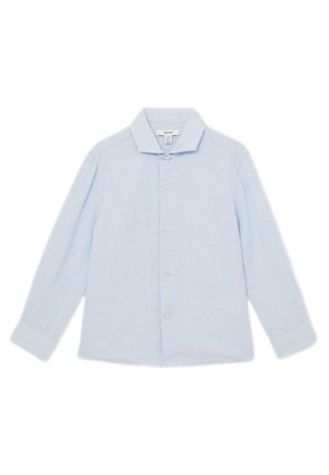 Camisa azul clara de manga larga con cuello, con cinco botones blancos en la parte delantera y puños abotonados.