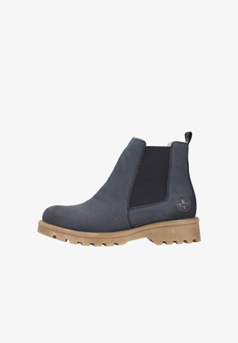 Bottine en cuir bleu foncé avec panneau latéral élastique noir et semelle épaisse en caoutchouc marron clair, languette au talon et logo embossé sur le côté.