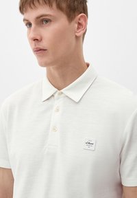 s.Oliver MIT FLAMM STRUKTUR - Poloshirt - weiß