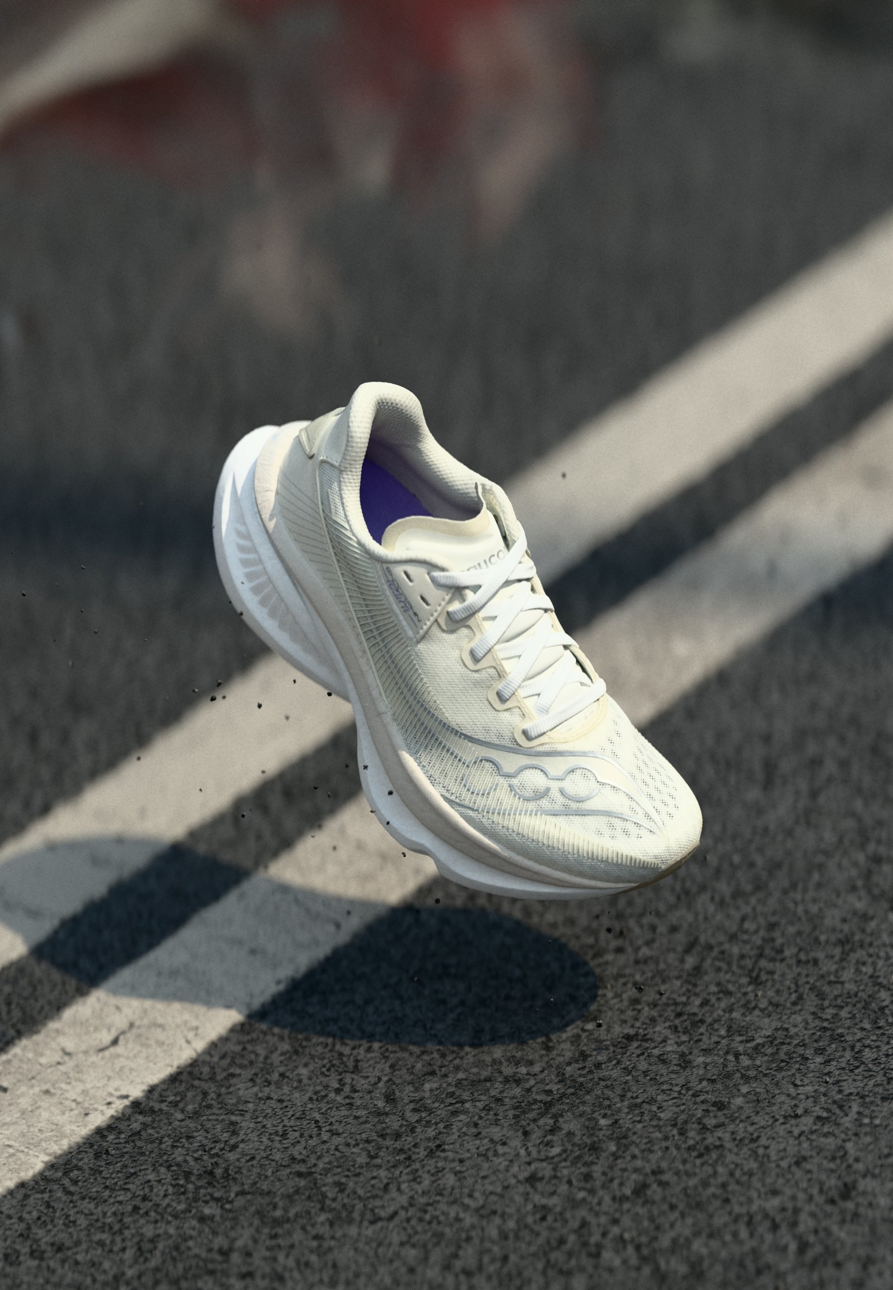 Saucony ENDORPHIN AZURA - Road running shoes - ivory/white/light