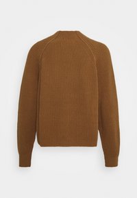 Maglione marrone a coste con scollatura rotonda e maniche lunghe. Presenta una finitura testurizzata e una vestibilità rilassata con cuciture a raglan sulle spalle.
