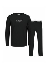 Melns garām piedurknēm krekls un atbilstošas bikses, abiem ir balta "Jack & Jones" logotipa teksts uz krūšu un jostas.