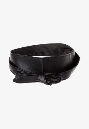 Large ceinture en cuir noir avec un détail de nœud plié, présentée enroulée sur un fond blanc.