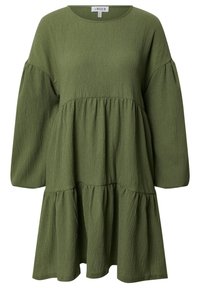 Vihreä oliivimehun mekko, joka on valmistettu teksturoidusta kankaasta. Mekossa on pyöreä pääntie, pitkät puffihihat ja kerroksellinen hameen muotoilu.