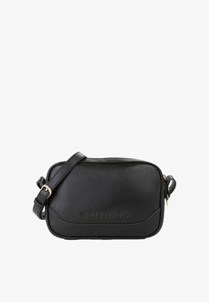Sac bandoulière en cuir noir avec logo embossé, forme rectangulaire, sangle réglable et accents métalliques dorés. Finition texturée.