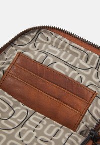 Spikes & Sparrow Schoudertas - cognac