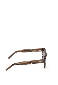 Solsikker med et brunt skildpaddemønster, rektangulære rammer og transparente brune stænger med diskret brandingdetalje.