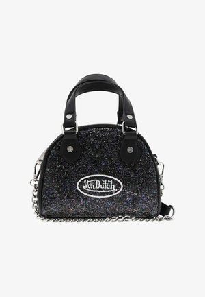 Petit sac à main noir pailleté de forme arrondie, poignées noires, bandoulière chaîne argentée, et logo blanc Von Dutch à l'avant.